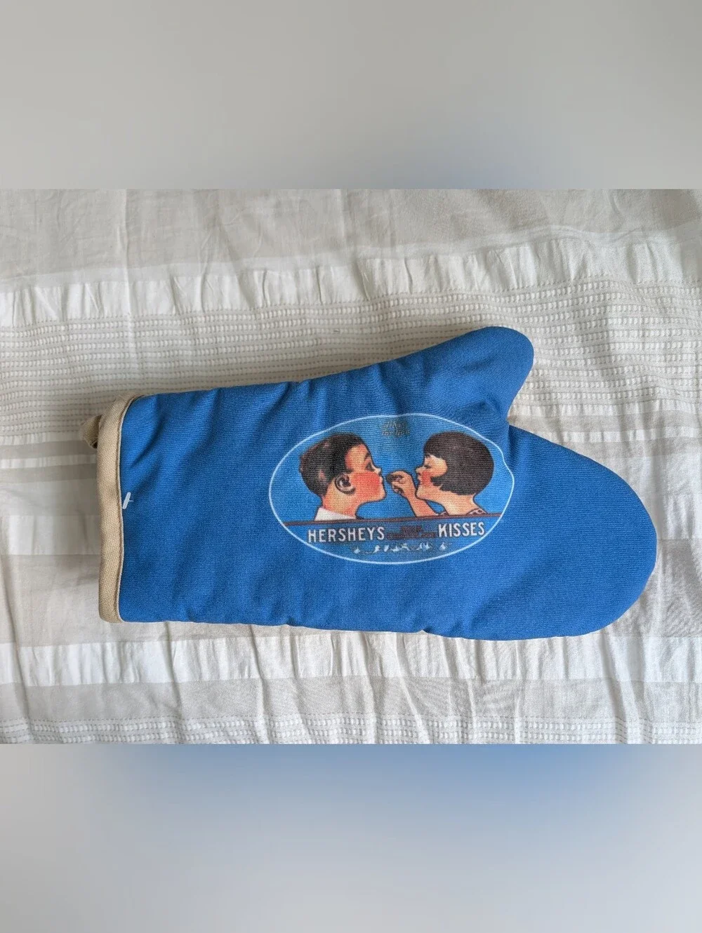 1990s Hershey's Kisses Blue Kitchen Oven Mitt